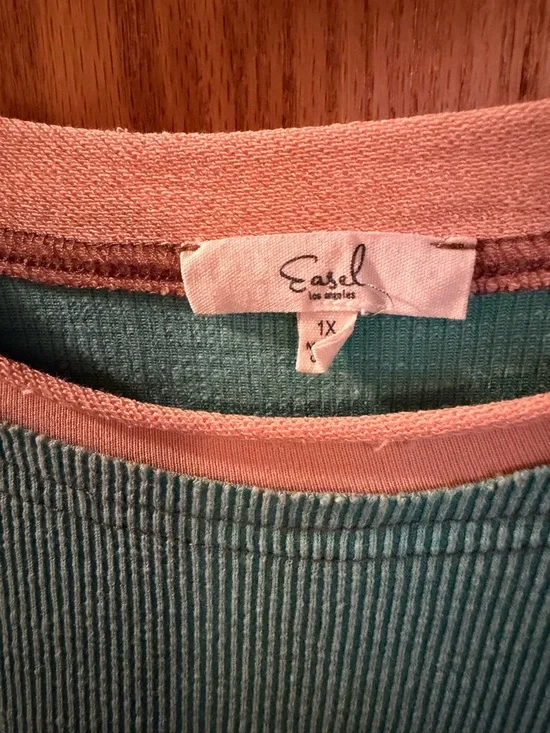 Easel Los Angeles Ribbed Thermal Top in Teal & Peach - Picture 3 of 4